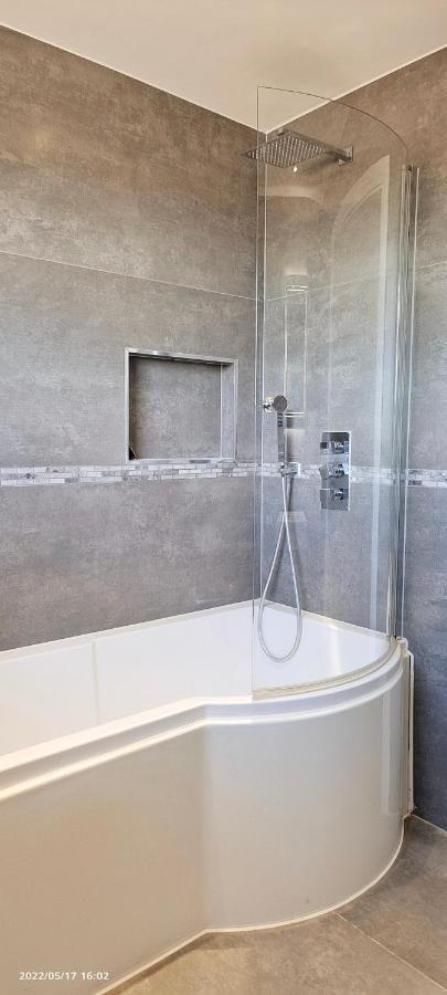 Top Floor Flat 5 Northwood Northwood  Esterno foto